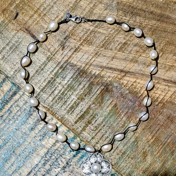 Freshwater pearl necklace with sterling silver pendant - Picture 1 of 3